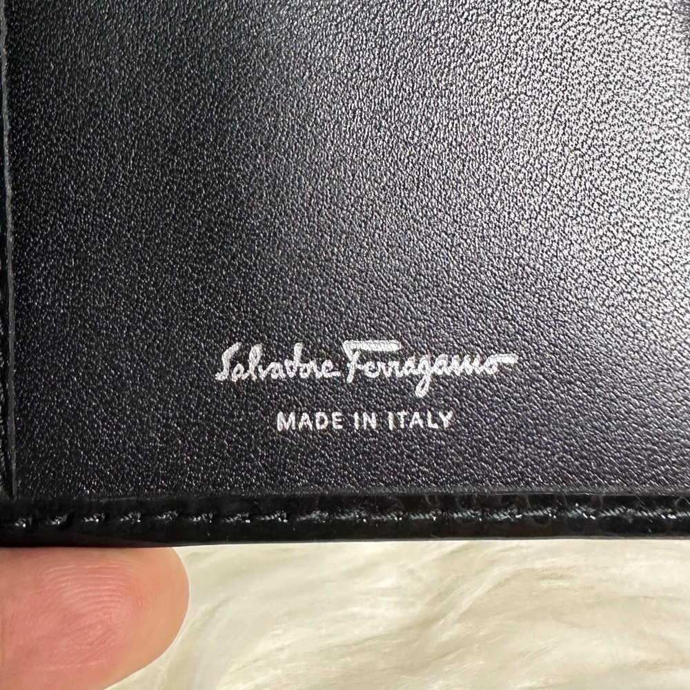 SALVATORE FERRAGAMO continental zip wallet in black - Picture 12 of 16